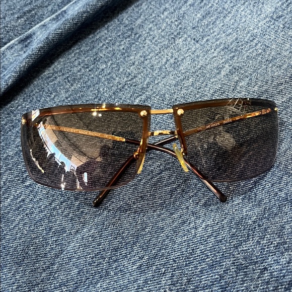 Stylish Vintage Gucci Brown Sunglasses - Picture 1 of 4